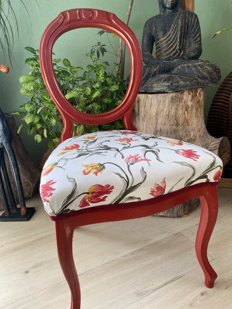 SALE  Red Queen Sessel